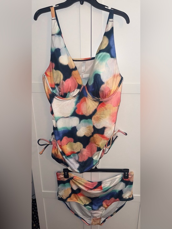 Cacique Other - Cacique Multicolor Watercolor Print Tankini 44D top / 22 high waisted bottom